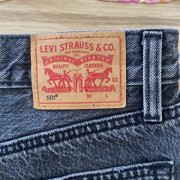 Levi’s High Rise Button Fly Cut-off Jean Shorts • Daisy Dukes • 26 - Picture 5 of 10